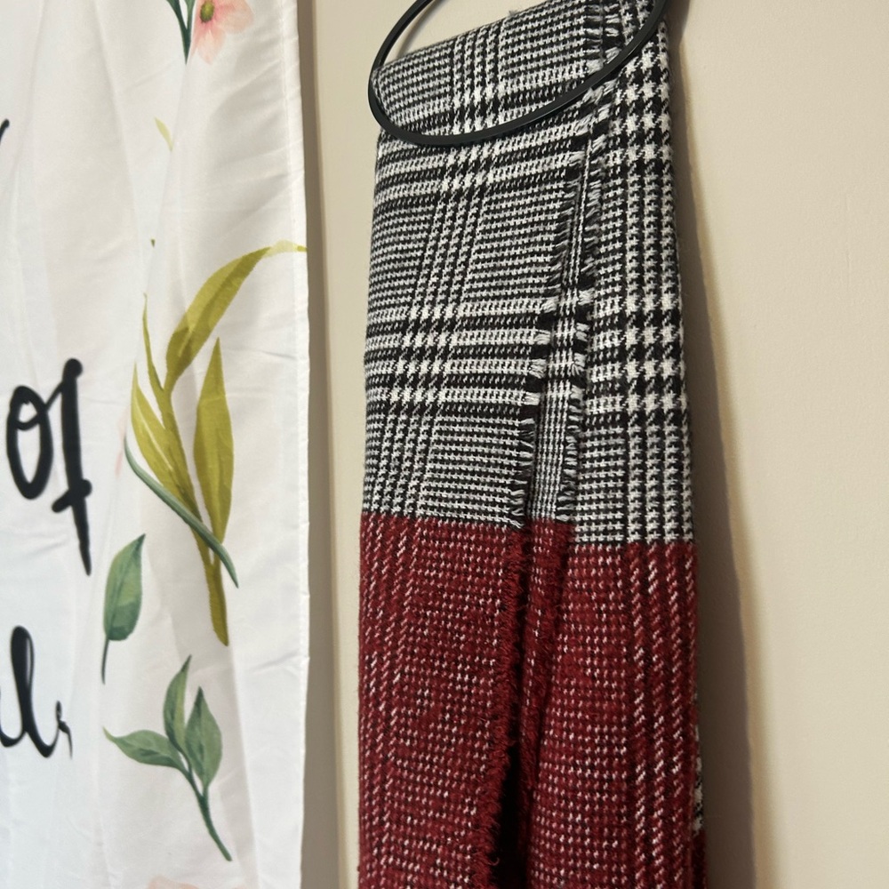 INC brand Black and Red Houndstooth Scarf & glove set